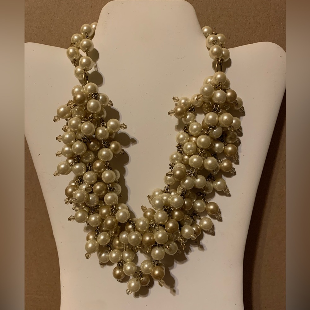 Stella and Dot clustered pearl necklace